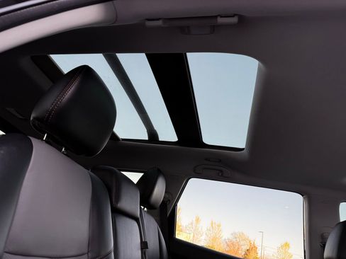 Used 2020 Nissan Pathfinder SL image 31