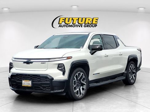 Used 2025 Chevrolet Silverado EV RST AWD/4WD image 8
