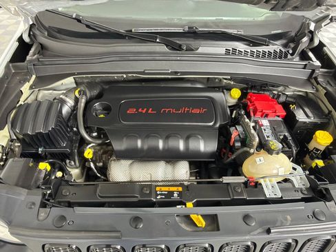 Used 2018 Jeep Renegade Altitude image 23