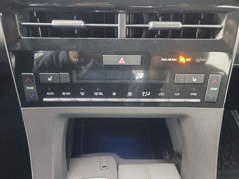 Used 2019 Toyota Avalon XLE image 31