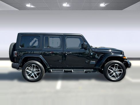 Used 2024 Jeep Wrangler Sport S w/ LED Headlamp & Fog Lamp Group image 8