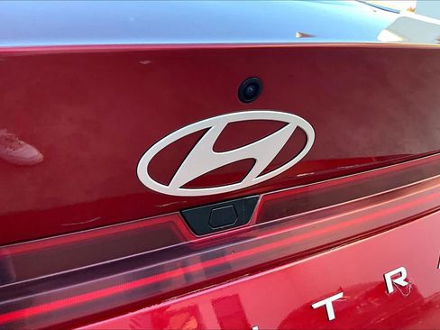 Used 2025 Hyundai Elantra SEL FWD image 10