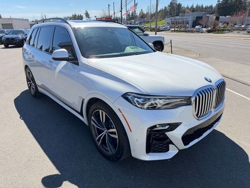 Used 2021 BMW X7 xDrive40i w/ M Sport Package AWD/4WD image 11