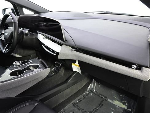 Certified 2025 Cadillac Optiq Luxury 2 w/ LPO, Floor Liner Package AWD/4WD image 15