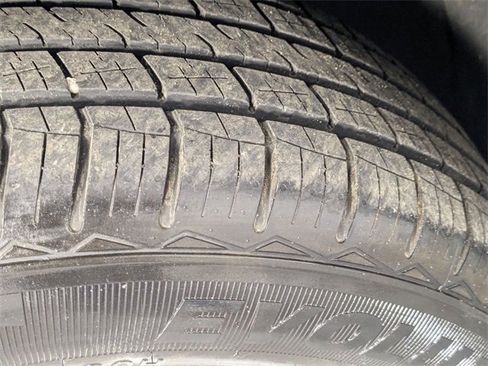 Used 2019 GMC Terrain SLE w/ Driver Convenience Package image 9