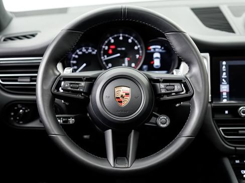 Certified 2026 Porsche Macan AWD/4WD image 13