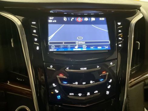 Used 2017 Cadillac Escalade Premium Luxury AWD/4WD image 24