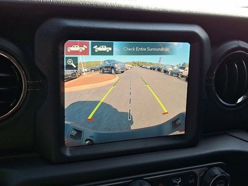 Certified 2021 Jeep Gladiator Overland image 22