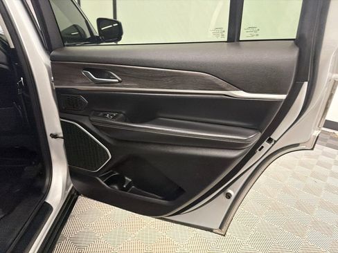 Used 2021 Jeep Grand Cherokee L Limited RWD image 18