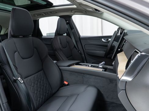 New 2026 Volvo XC60 B5 Plus w/ Protection Package Premier image 22