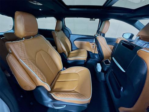 New 2026 Chrysler Pacifica Pinnacle w/ Trailer Tow Group image 25