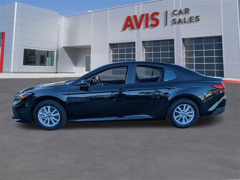 Used 2025 Toyota Camry LE image 10