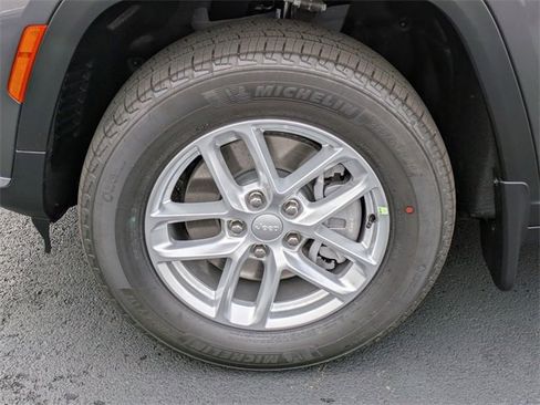 New 2025 Jeep Grand Cherokee L Laredo w/ Luxury Tech Group I image 31