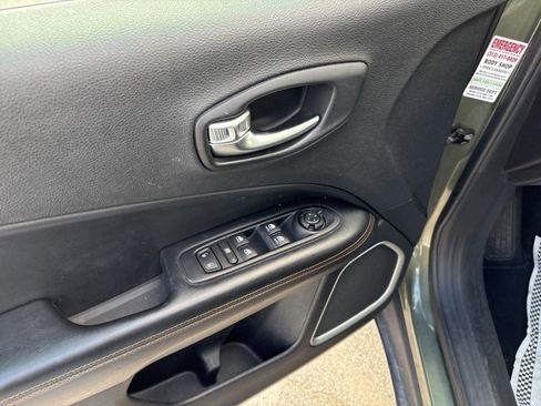 Used 2019 Jeep Compass Limited image 29