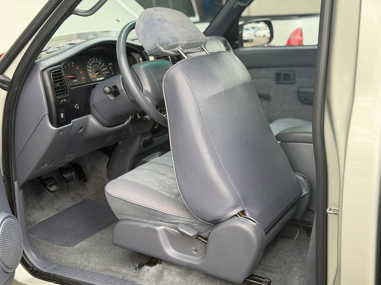 Used 2000 Toyota Tacoma 4x4 Regular Cab image 55