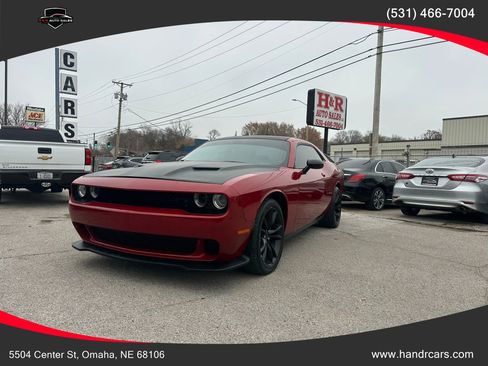 Used 2016 Dodge Challenger SXT Plus image 1