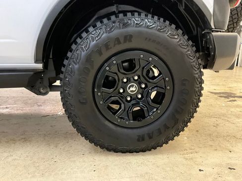 Used 2023 Ford Bronco Wildtrak image 16