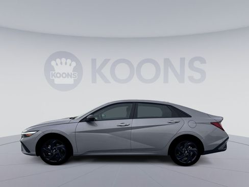 New 2026 Hyundai Elantra SEL Sport Premium FWD image 4