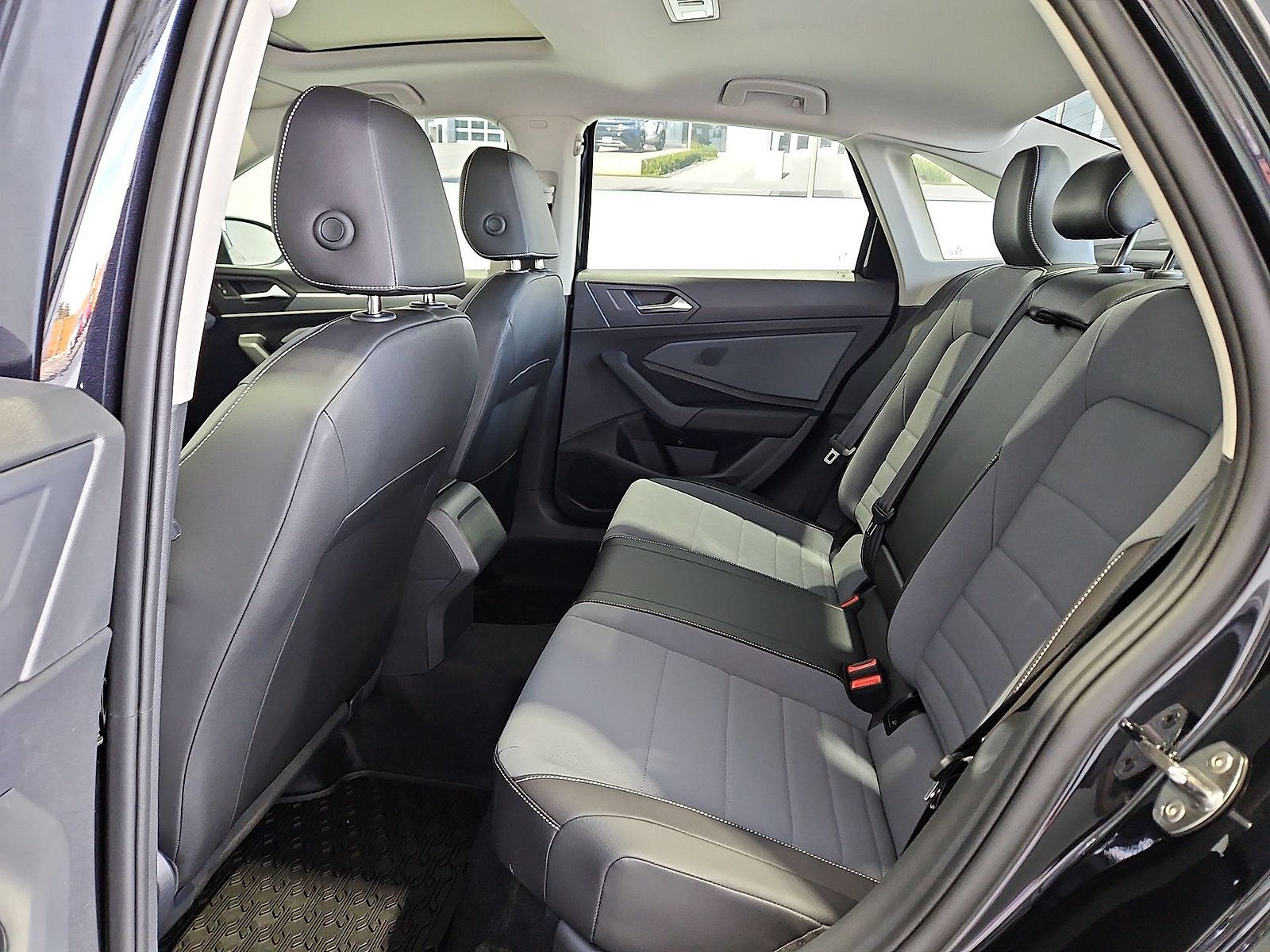 New 2027 Volkswagen Jetta SE FWD image 13