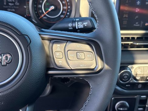 Certified 2025 Jeep Gladiator Rubicon w/ Safety Group image 29