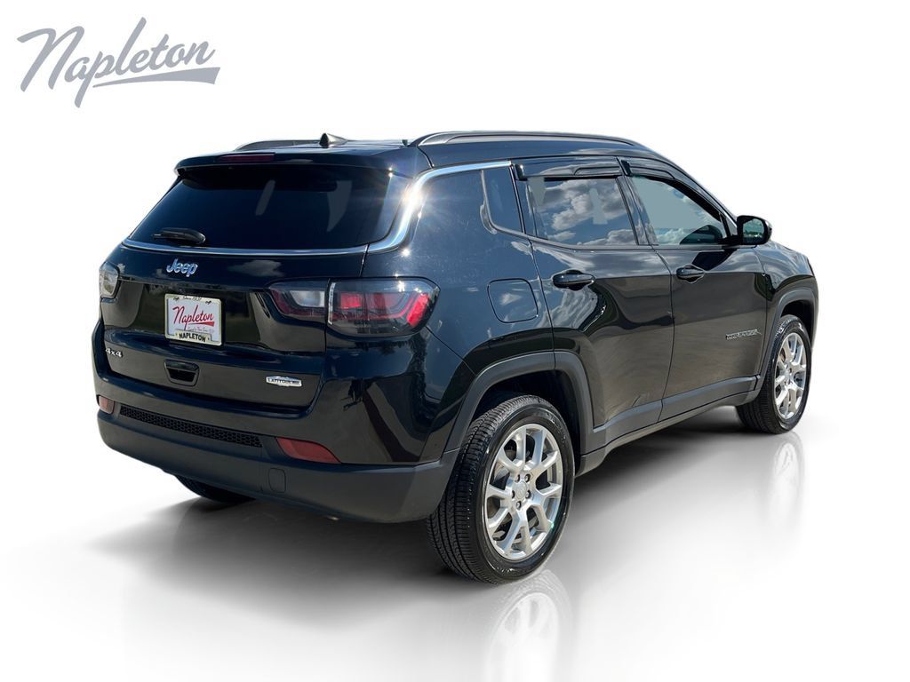 Used 2023 Jeep Compass Latitude w/ Sun and Sound Group AWD/4WD image 5