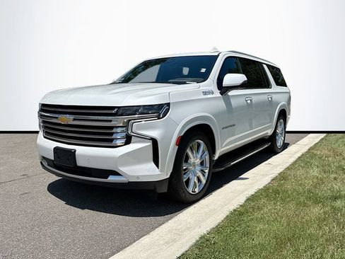 Used 2024 Chevrolet Suburban High Country w/ Advanced Technology Package AWD/4WD image 2