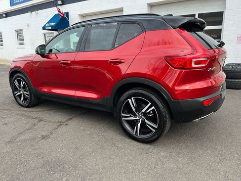 Used 2019 Volvo XC40 T5 R-Design image 2