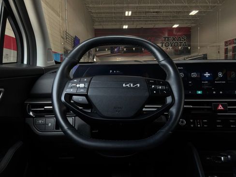 Used 2026 Kia Sportage LX FWD image 32