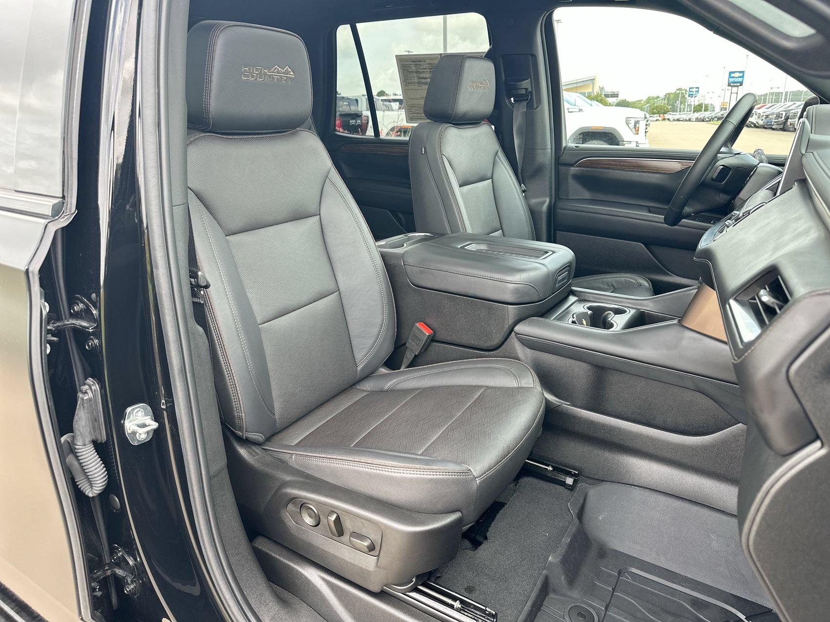 Used 2024 Chevrolet Tahoe High Country RWD image 28