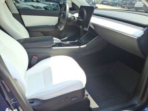 Used 2021 Tesla Model Y Long Range AWD/4WD image 32