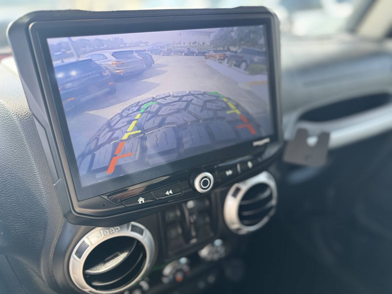 Used 2016 Jeep Wrangler Unlimited Rubicon AWD/4WD image 13