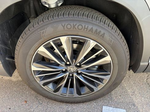 Used 2026 Toyota Grand Highlander AWD Hybrid image 12