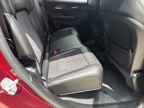 Used 2023 Jeep Grand Cherokee Altitude RWD image 15