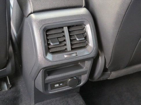 Certified 2022 Volkswagen Tiguan SE R-Line image 17