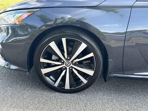 Certified 2019 Nissan Altima 2.5 Platinum image 12