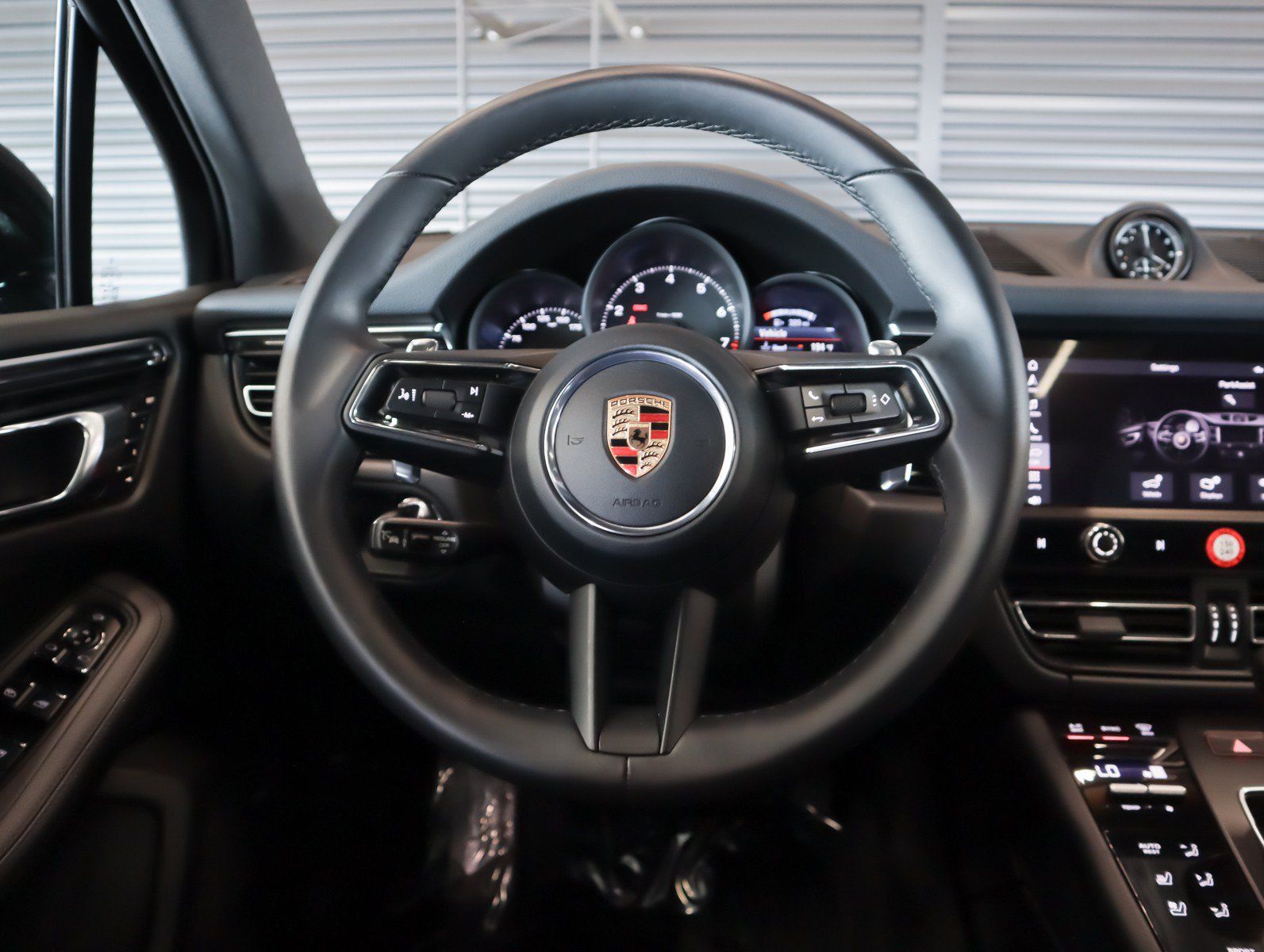 Used 2026 Porsche Macan AWD/4WD image 13