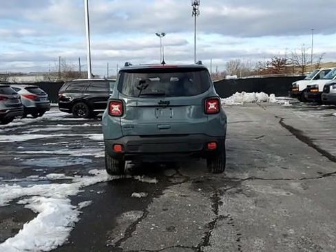 Used 2018 Jeep Renegade Altitude w/ UConnect 8.4 Nav Group image 7