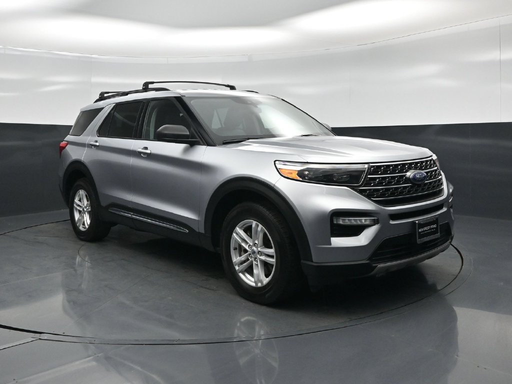 Certified 2022 Ford Explorer XLT w/ Equipment Group 202A AWD/4WD image 52