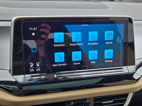 Used 2024 Volkswagen Atlas Cross Sport SE image 19