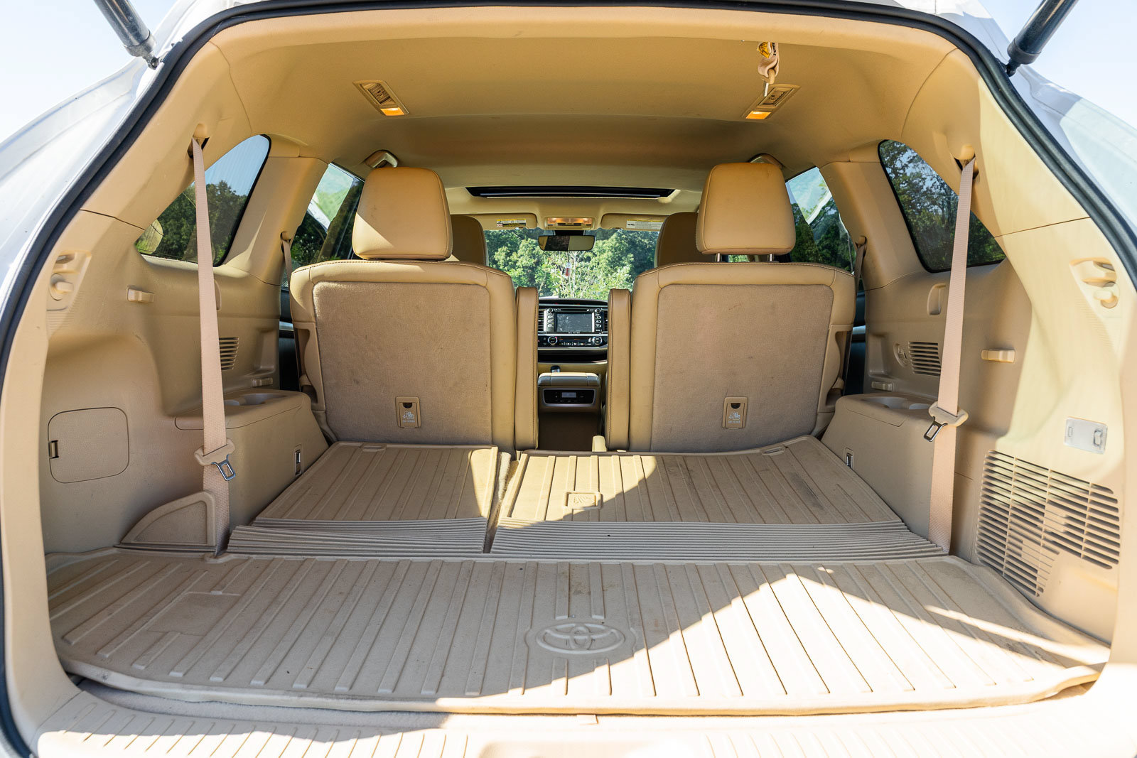 Used 2019 Toyota Highlander XLE FWD image 19