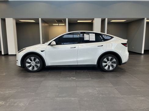 Used 2023 Tesla Model Y Long Range AWD/4WD image 7