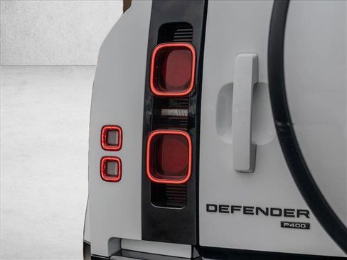 Used 2023 Land Rover Defender 90 X-Dynamic SE image 10