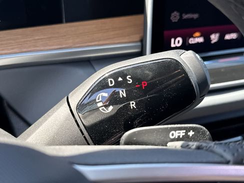 New 2026 Volkswagen Tiguan SEL R-Line AWD/4WD image 30