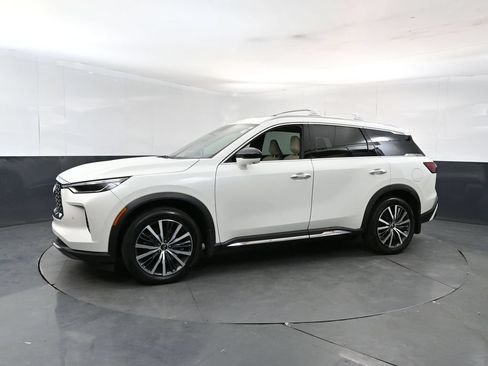 Used 2025 INFINITI QX60 Sensory w/ Vision Package AWD/4WD image 2