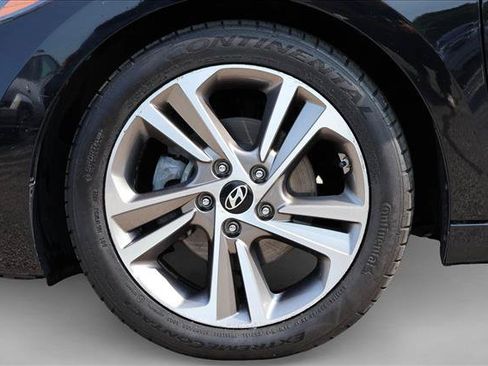 Used 2017 Hyundai Elantra Limited FWD image 9