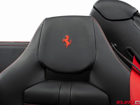 Used 2022 Ferrari F8 Tributo image 47