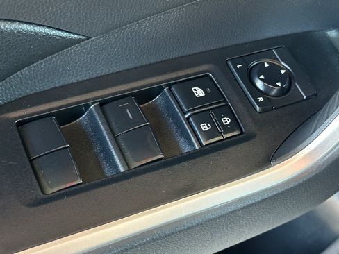 Used 2019 Toyota RAV4 LE AWD/4WD image 13