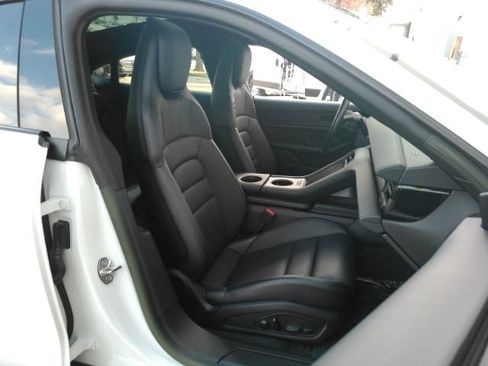 Used 2022 Porsche Taycan image 20
