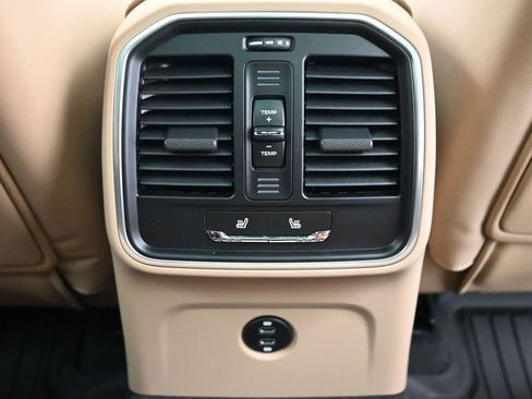 New 2026 Porsche Macan image 8