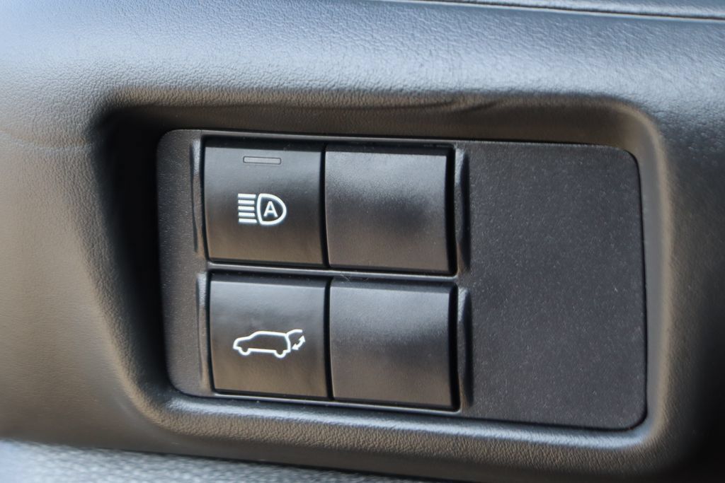 Used 2022 Toyota Highlander XLE FWD image 20